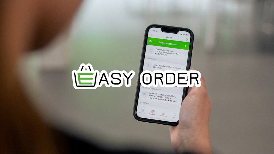 Anwendung Easy Order, im Hintergrund schwarzes Handy mit der App