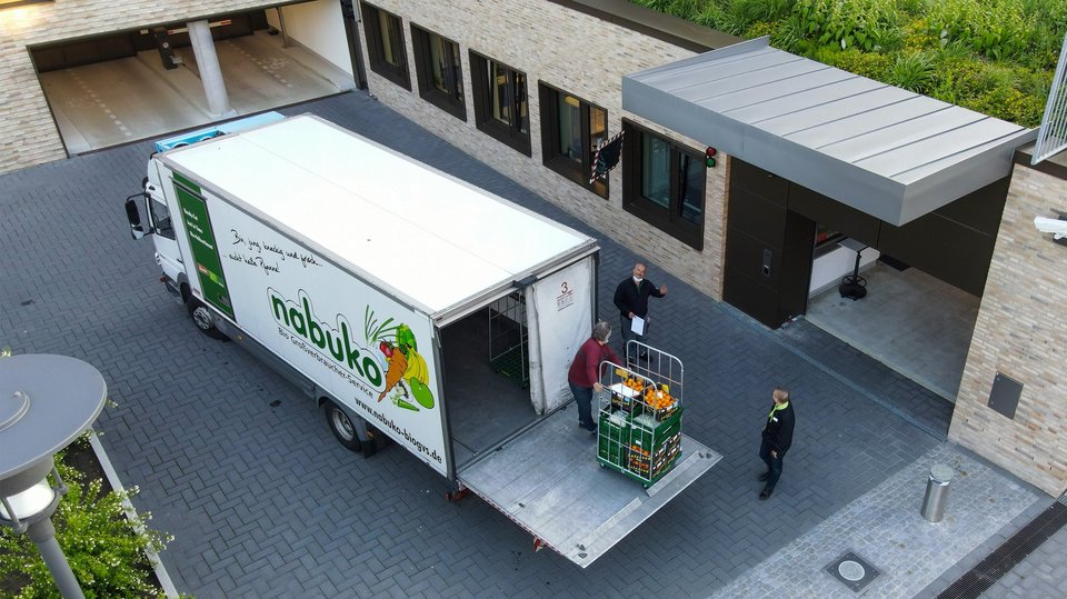 Anlieferung von regionalen Bio-Lebensmitteln bei der Allianz Trade in Hamburg